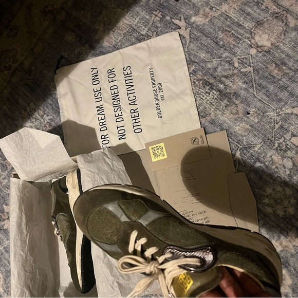 Men’s Golden Goose Dad Star Sneaker - Picture 6 of 7